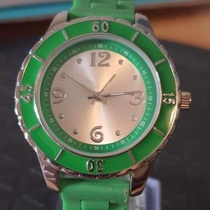 🦋10/$20🦋 Silver/Green Diver Style Silicone Women's Watch